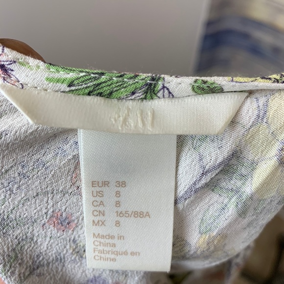 H&M Floral Dress  Size 8 Cold shoulder sleeves L50 - Picture 4 of 4